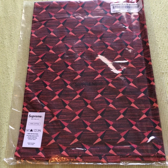 SOLD***New Supreme Bandana - Picture 3 of 3